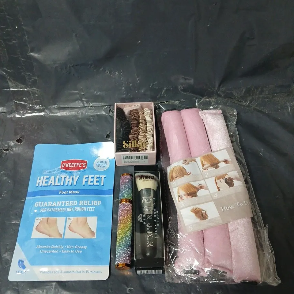 APPROXIMATEY 20 ASSORTED HEALTH AND BEAUTY PRODUCTS TO INCLUDE MASCARA, HEATLESS CURLS SET AND BPERFECT MAKE UP BRUSH