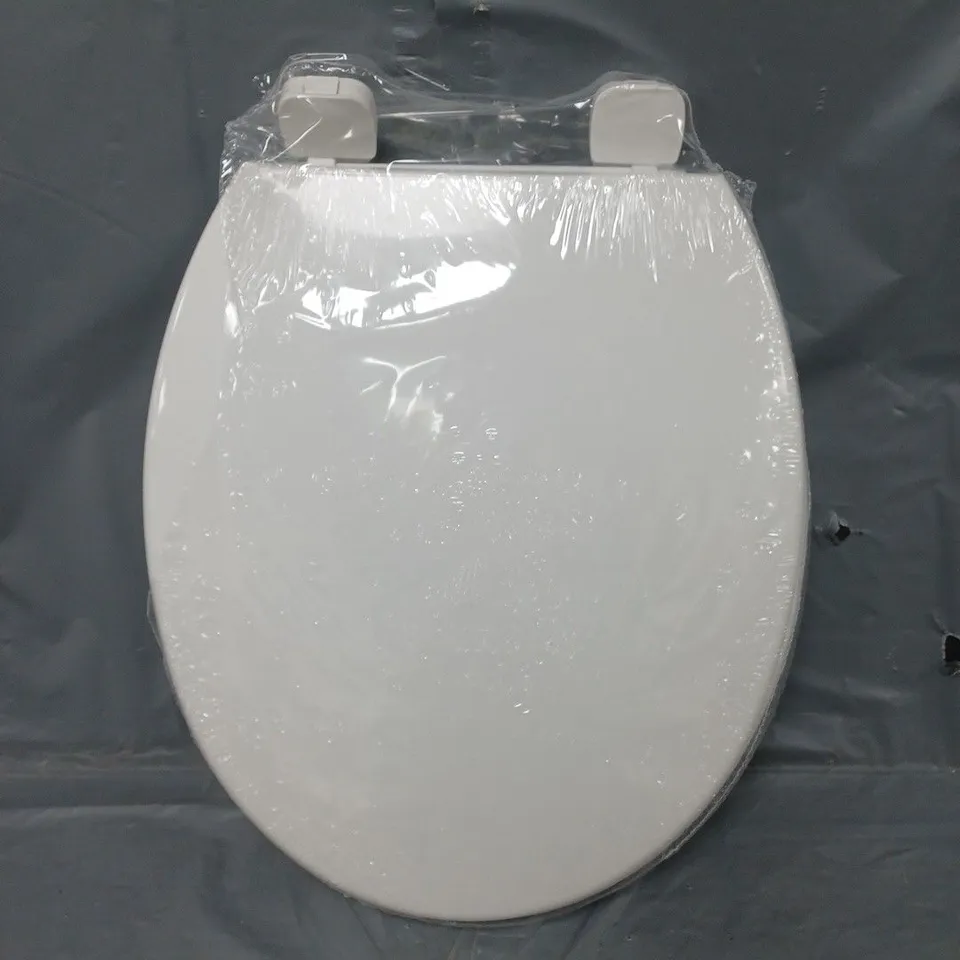 BOXED HOME WHITE TOILET SEAT 
