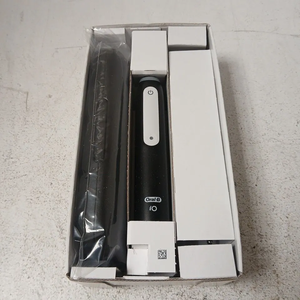 ORAL-B IO3 ELECTRIC TOOTHBRUSH GIFT EDITION 