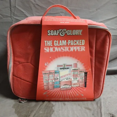 SOAP & GLORY THE GLAM-PACKED SHOWSTOPPER GIFT SET IN PINK COSMETIC BAG
