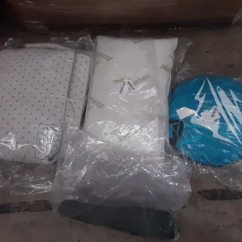 LARGE PALLET OF ASSORTED HOMEWARE ITEMS TO INCLUDE PILLOWS, TENTS, PARTY DECOR ETC