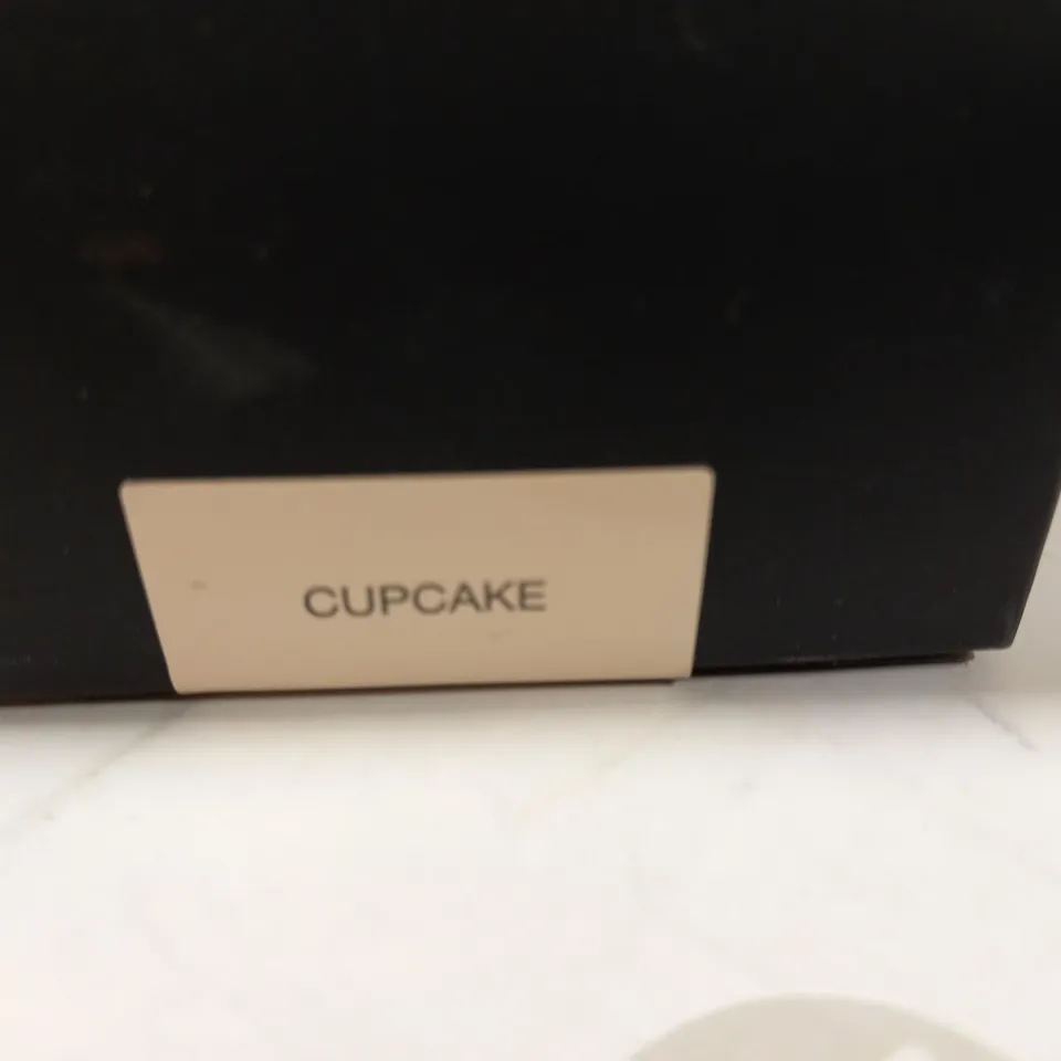 HUDA BEAUTY EAKE BAKE LOOSE POWDER - 20G/CUPCAKE 