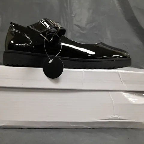 BOXED PAIR OF LITTLE DIVA SHOES IN GLOSSY BLACK SIZE 3