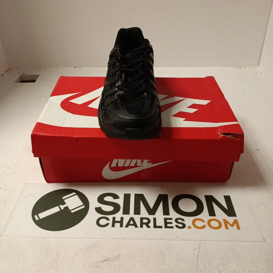 BOXED PAIR OF NIKE P-6000 TRAINERS IN BLACK - UK 8