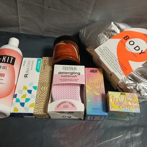 APPROXIMATELY 15 ASSORTED HEALTH & BEAUTY PRODUCTS TO INCLUDE GIFT SETS, DETANGLING BRUSH AND MADE BY MITCHELL