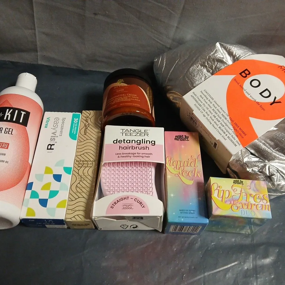 APPROXIMATELY 15 ASSORTED HEALTH & BEAUTY PRODUCTS TO INCLUDE GIFT SETS, DETANGLING BRUSH AND MADE BY MITCHELL