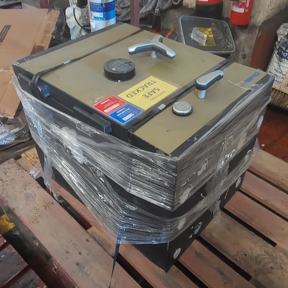 CHUBBSAFES HEAVY DUTY SECURITY SAFE - LOCKED