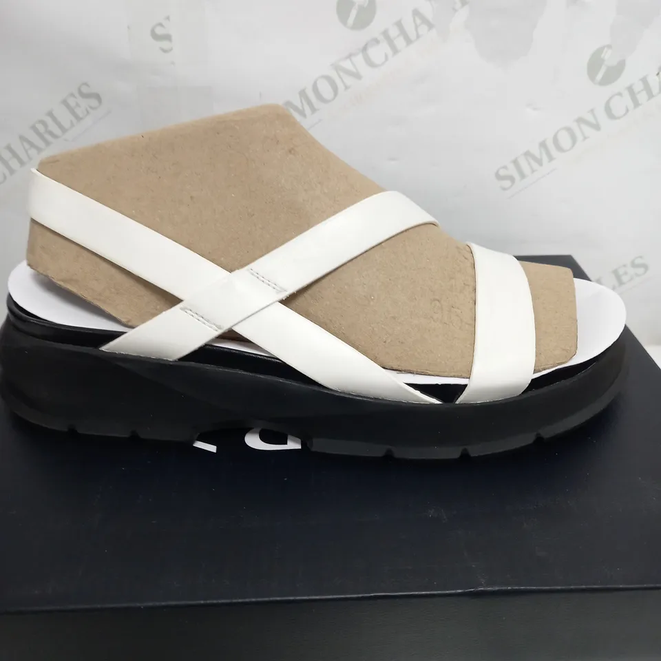 BOXED PAIR OF NATURALIZER SANDALS BLACK AND WHITE - SIZE 7