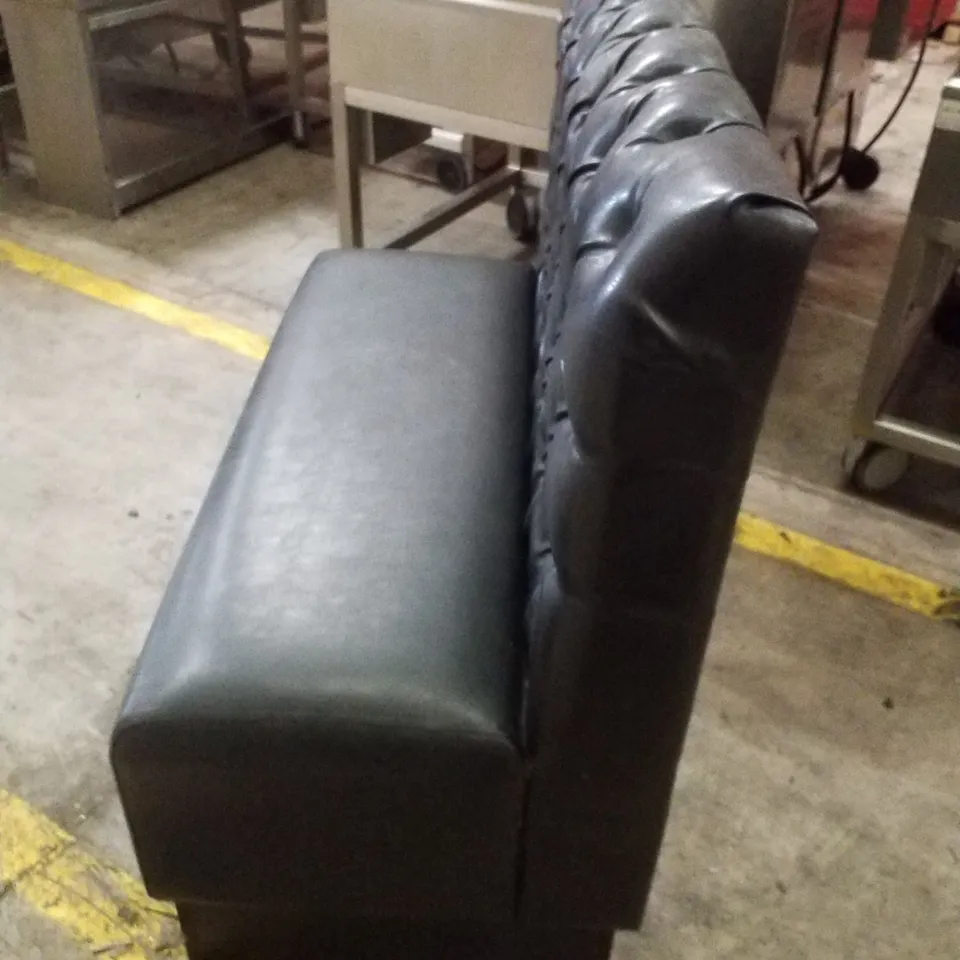 BLACK LEATHER-EFFECT TWO-SEATER TUFTED SETTEE