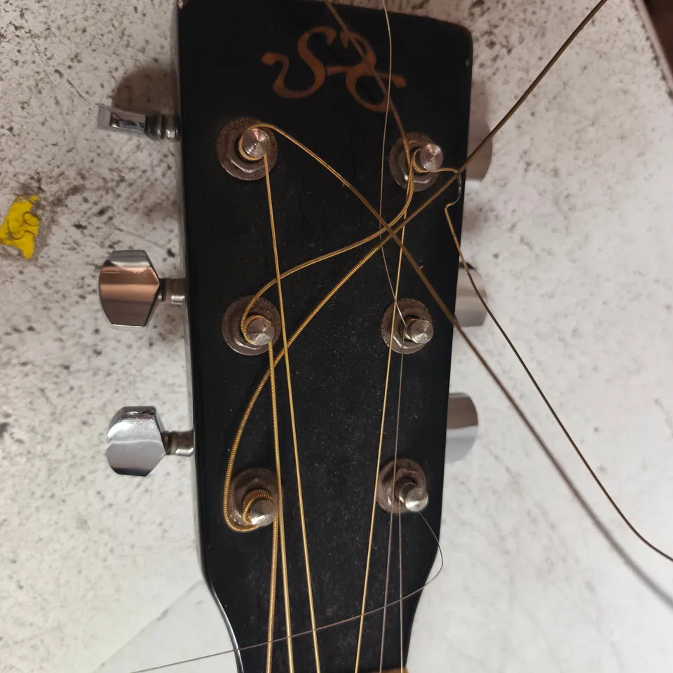 SX ACOUSTIC GUITAR IN SUNBURST FINISH W. ATTACHED PICK HOLDER & CASE