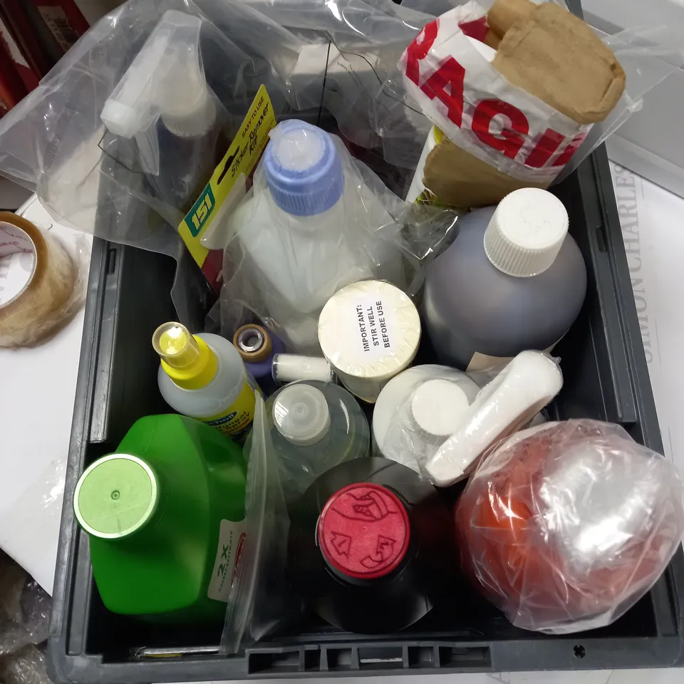 LOT OF APPROX 10 HOUSEHOLD ITEMS TO INCLUDECARPET DETERGENT, SHOE SPRAY AND WOOD POLISH