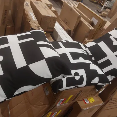 BOXED ABSTRACT SQUARE SCATTER CUSHION CUSHION WITH FILLING