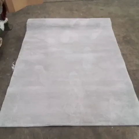 QUALITY DESIGNER AREA RUG - APPROXIMATELY 160X130CM