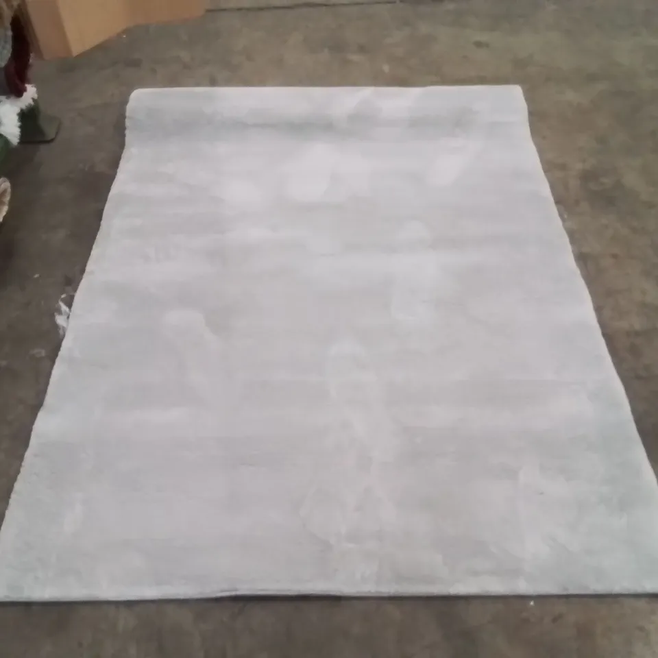 QUALITY DESIGNER AREA RUG - APPROXIMATELY 160X130CM