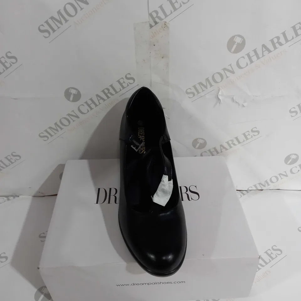 BOXED PAIR OF DREAM PAIRS UK 5.5 BLACK HEELS