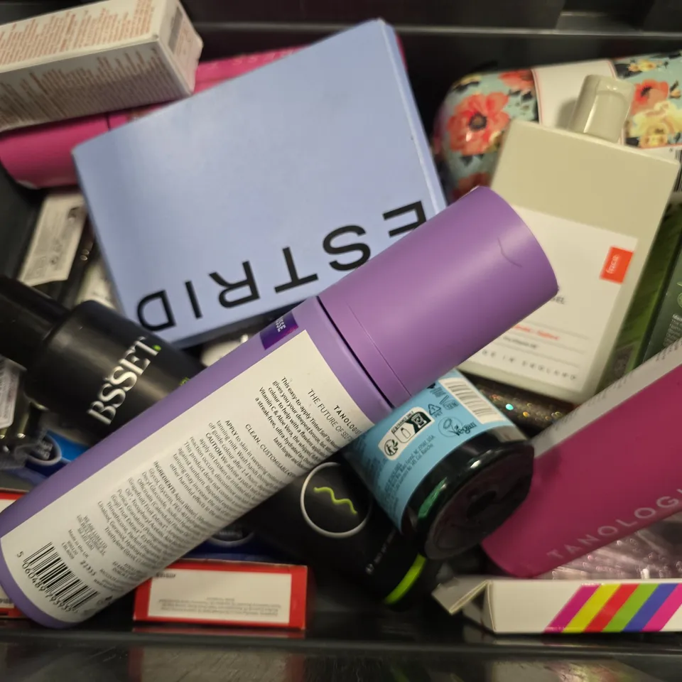 APPROXIMATELY 15 ASSORTED HEALTH & BEAUTY ITEMS TO INCLUDE -LYNX 3 IN 1 , GARNIER MICELLAR WATER , TANOLOGIST TINTED SELF TAN MOUSSE ETC