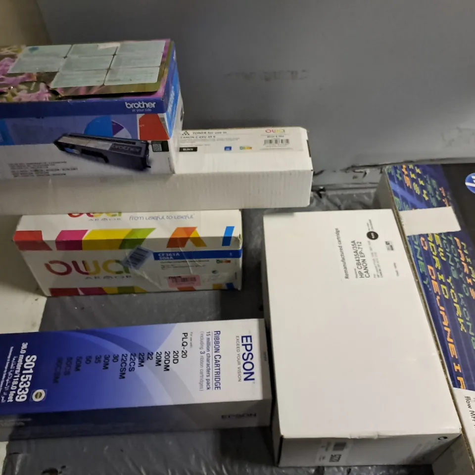 LOT OF APPROXIMATELY 20 ASSORTED PRINTER AND PHONE ITEMS TO INCLUDE EPSON RIBBON CARTRIDGE, BROTHER TONER CARTRIDGE AND GALAXY A55 CLEAR CASES