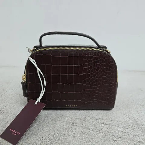 RADLEY LONDON CROC-EFFECT LEATHER HANDBAG – BURGUNDY