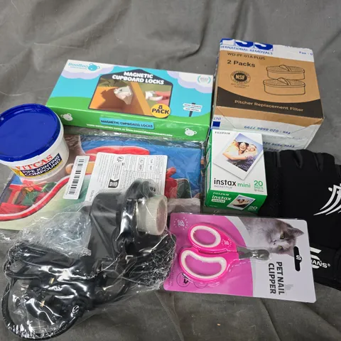 APPROXIMATELY 15 ASSORTED HOUSEHOLD ITEMS TO INCLUDE MAGNETIC CUPBOARD LOCKS, PIPE JOINTING COMPOUND, PET NAIL CLIPPERS, ETC