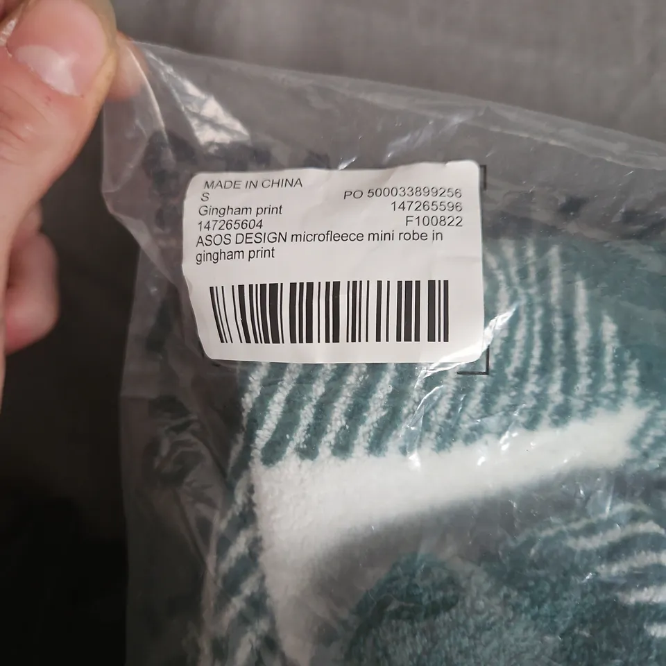 ASOS DESIGN MICROFLEECE MINI ROBE IN GINGHAM PRINT – UK SIZE S