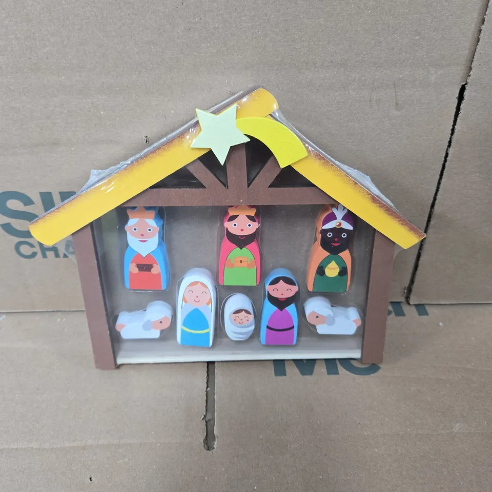 6 X GISELA GRAHAM PAINTED WOOD KIDS NATIVITY FIGURES WITH STABLE 