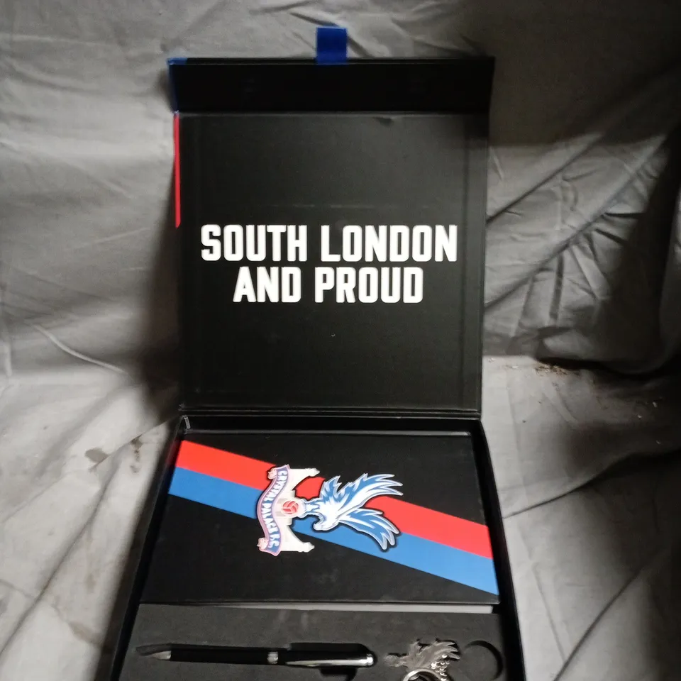 CRYSTAL PALACE F.C. SOUTH LONDON AND PROUD GIFT SET – PEN & KEYRING IN PRESENTATION BOX