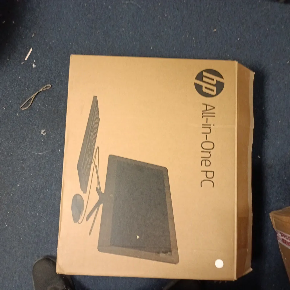 HP ALL-IN-ONE PC WITH KEYBOARD & MOUSE – WHITE