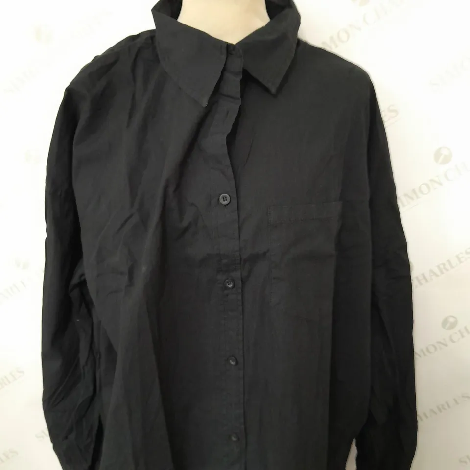APPROXIMATELY 15 ASSORTED CLOTHING ITEMS TO INCLUDE ASOS BUTTON CARDIGAN SIZE L,  COTTON ON PIGMENT DYED OVERSIZED CREW SWEATER IN FADED SLATE SIZE M, COTTON ON DAD SHIRT IN BLACK SIZE M