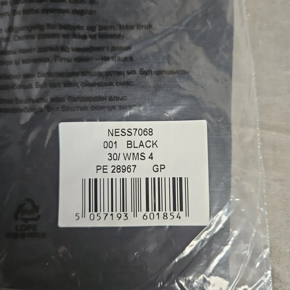 NIKE BLACK TEE SIZE – 30/8