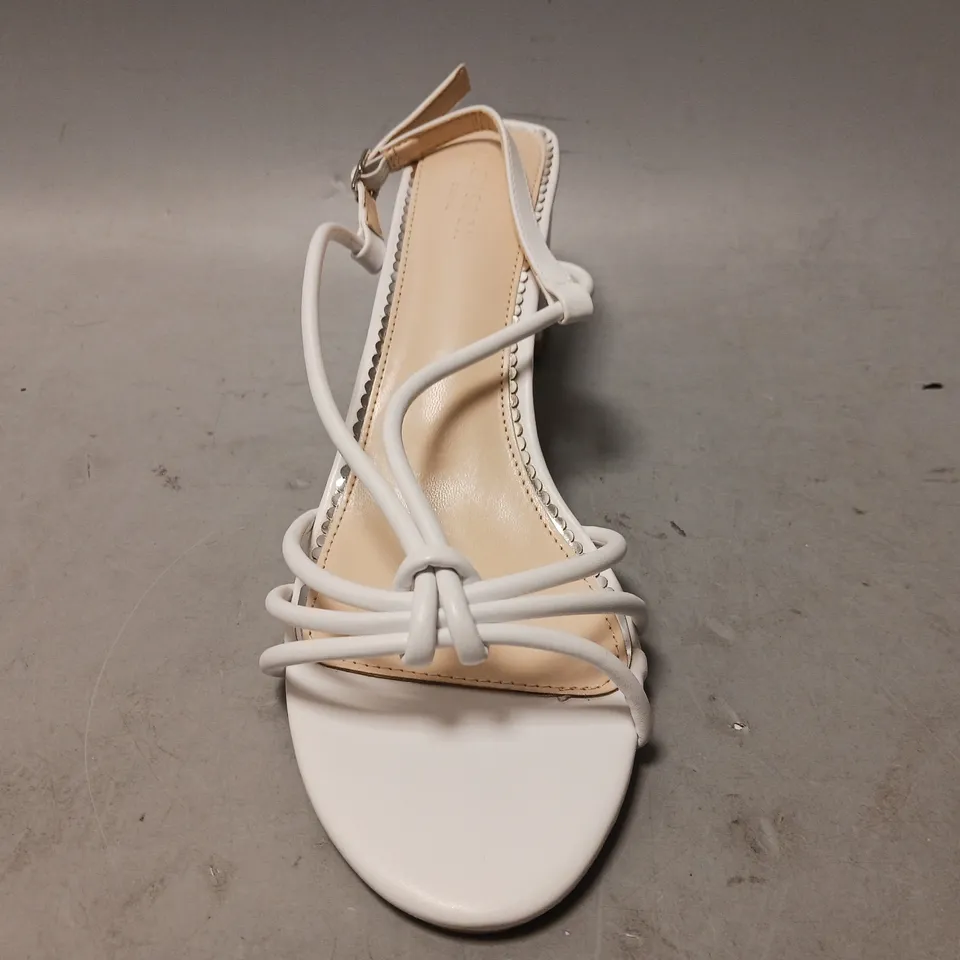 BOXED PAIR OF MONSOON BRIDAL OPEN TOE BLOCK HEEL SANDALS IN WHITE EU SIZE 41