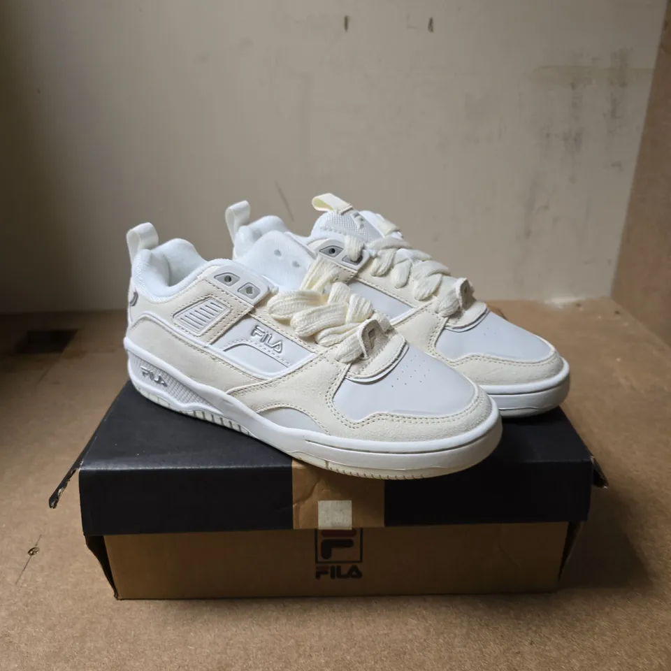 FILA WOMEN'S TRAINERS – CREAM/WHITE, UK 3