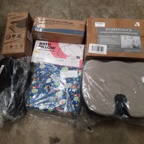 PALLET CONTAINING ASSORTED PILLOWS & CUSHIONS