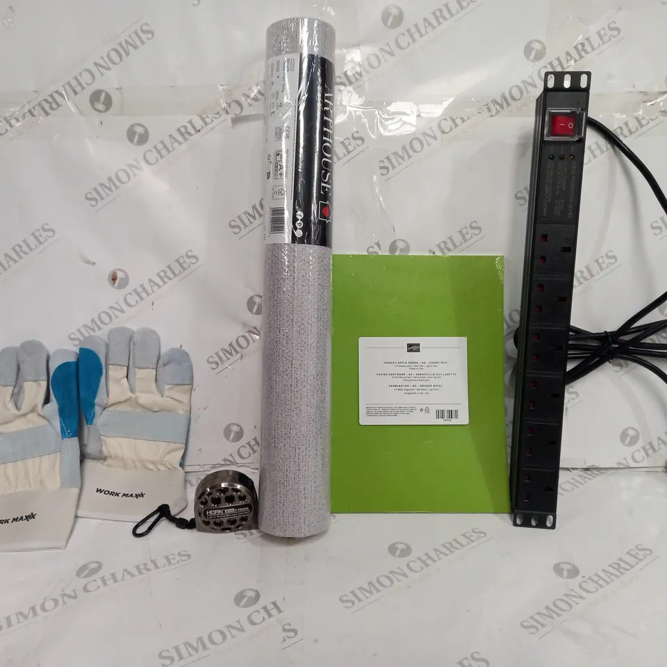 BOX OF APPROXIMATELY 15 ASSORTED ITEMS TO INCLUDE - GRANNY GREEN A4 - WORK MAXX GLOVES - POWER LEAD EXTENSION ECT