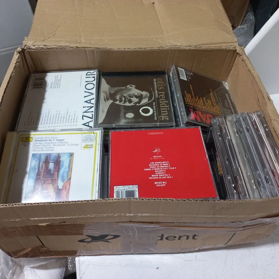 LOT OF APPROXIMATELY 40 ASSORTED CDS TO INCLUDE QUEEN, ERIC CLAPTON AND ABBA