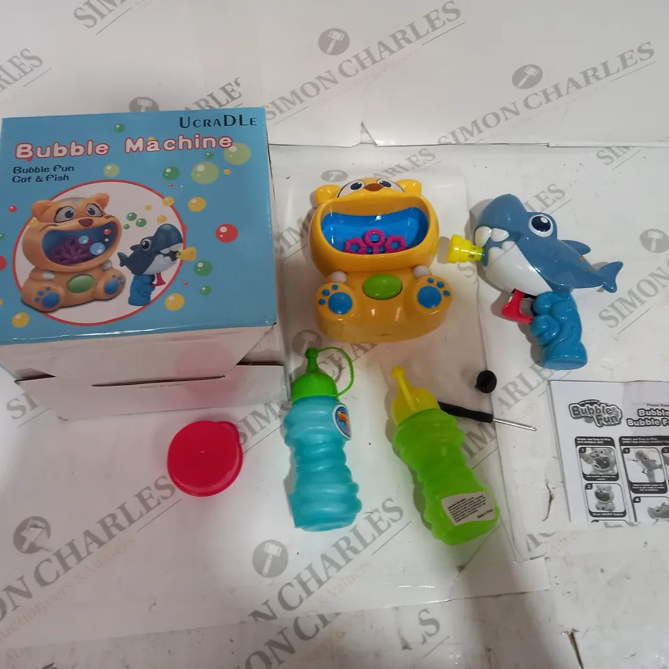BOXED UCRADLE CAT AND FISH BUBBLE MACHINE