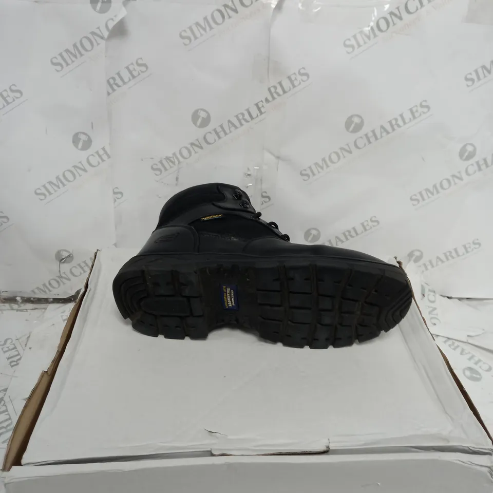 BOXED PAIR OF SKETCHERS WATERPROOF BOOTS BLACK SIZE 10 