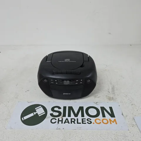 GROOVE TRADITIONAL BOOMBOX CD CASSETTE PLAYER WITH RADIO