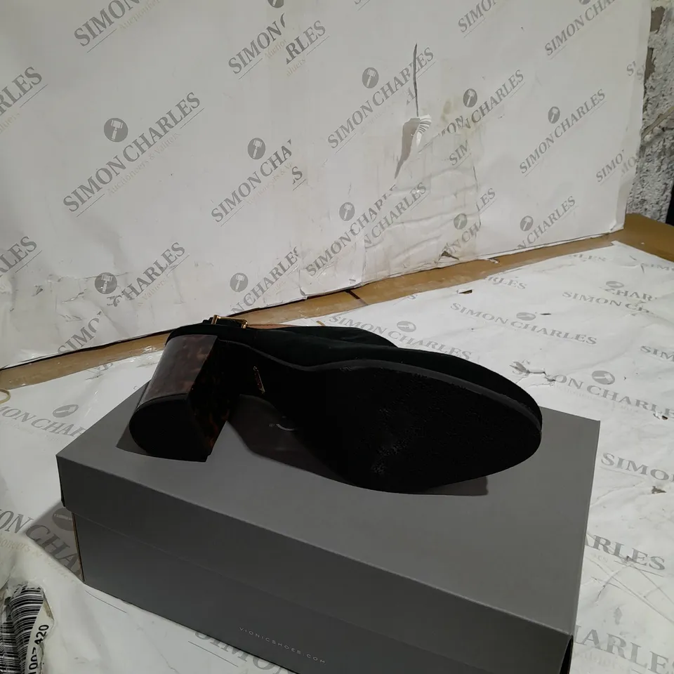 BOXED VIONIC LACEY SHOE BLACK SUEDE SIZE 9