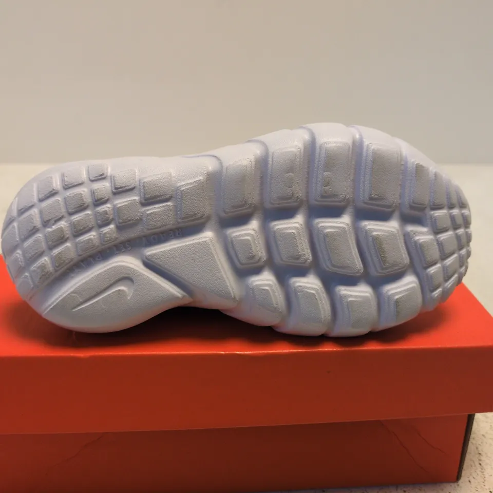 BOXWED PAIR OF  NIKE FLEX RUNNER 2 (PSV) SNEAKERS – COBALT BLISS/WHITE - UK 10