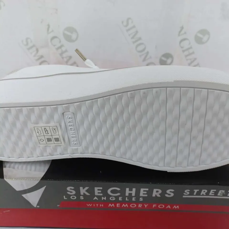 BOXED SKECHERS STRETCH LACE TRAINER WHITE - UK 8