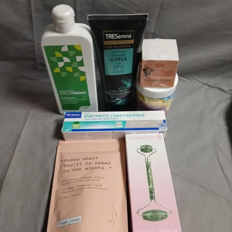 APPROXIMATELY 15 ASSORTED HEALTH & BEAUTY PRODUCTS TO INCLUDE JADE ROLLER, EASY VISION AND TOOTHPASTE