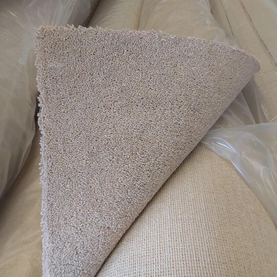 ROLL OF QUALITY TUDOR TWIST REGAL CALICO CARPET // SIZE: APPROXIMATELY 4 X 5.2m