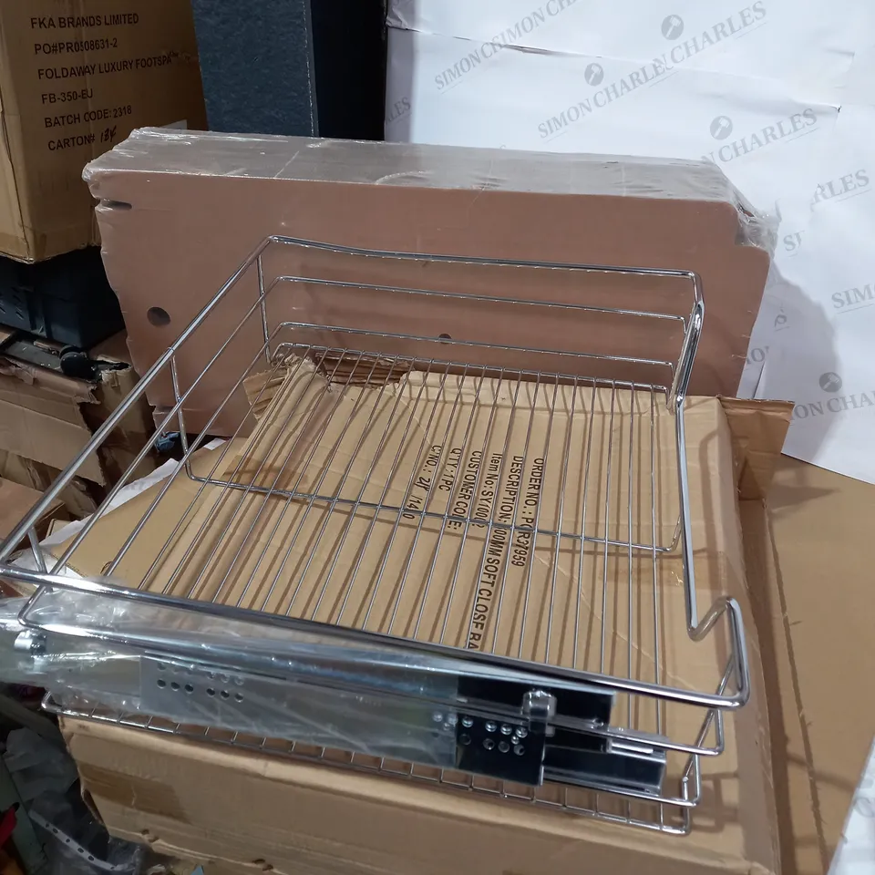 LOT OF 2 ASSORTED HOUSEHOLD ITEMS TO INCLUDE PACK OF CARDBOARD AND DESIGNE 600MM SOFT CLOSE BASKET