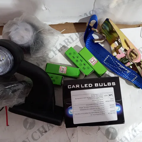 LOT OF ASSORTED ITEMS TO INCLUDE / RATCHET STRAP / LIGHTS / BATTERIES