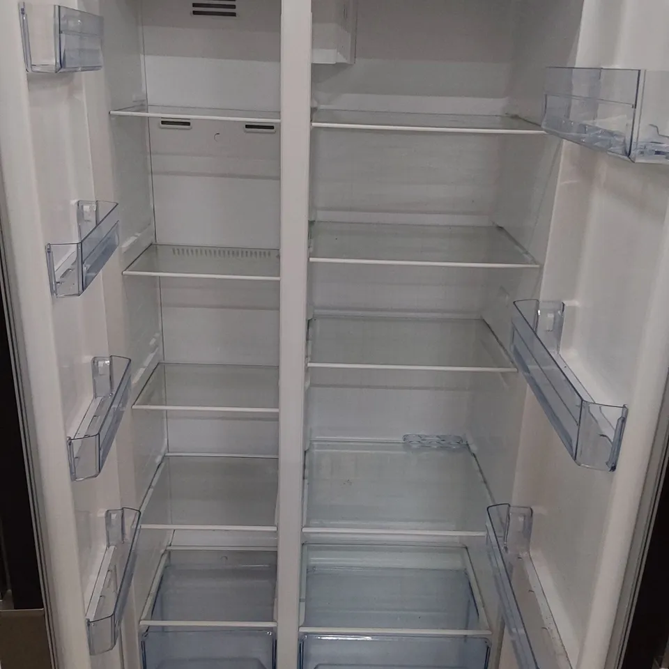 SWAN AMERICAN STYLE FRIDGE FREEZER SILVER SR15641S