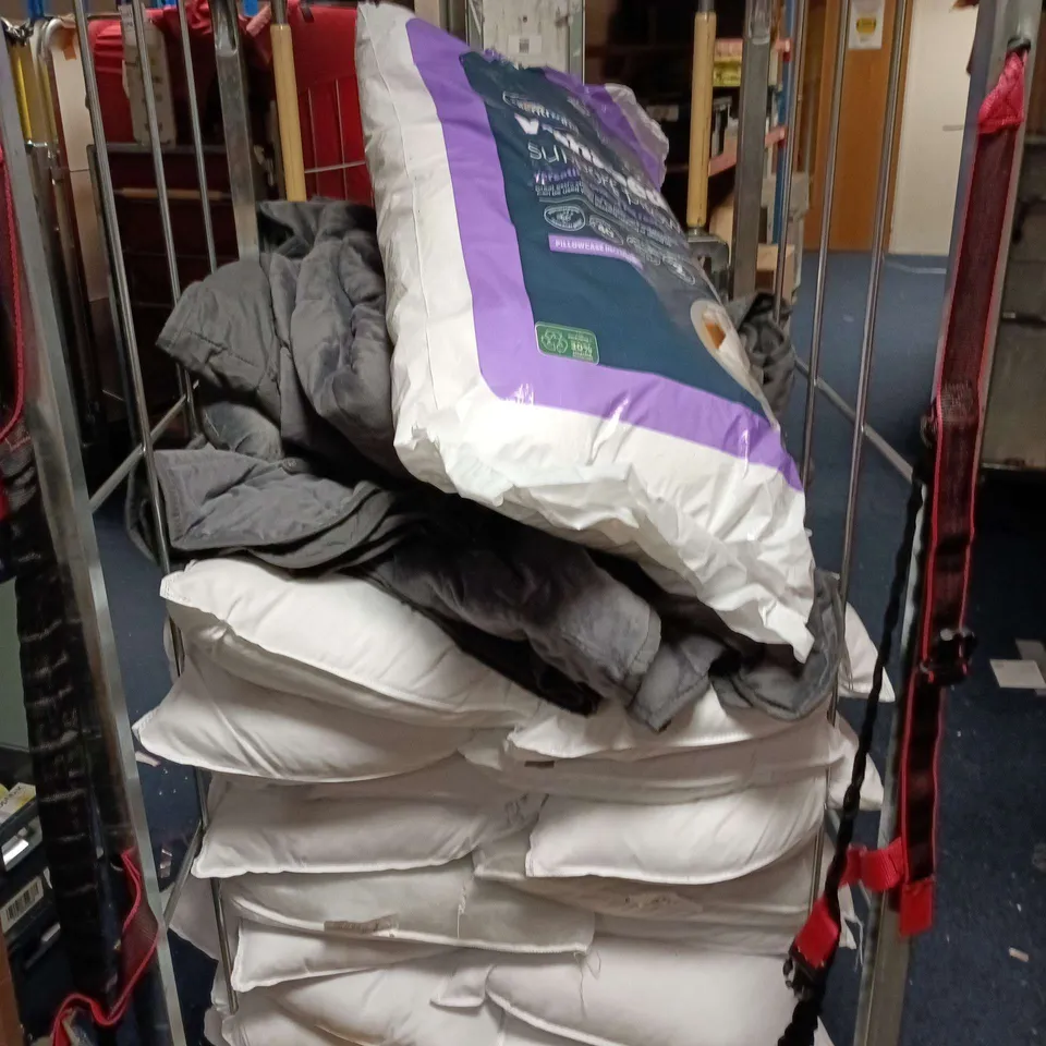 CAGE OF APPROXIMATELY 20 ASSORTED HOUSEHOLD ITEMS TO INCLUDE PILLOWS AND BLANKETS