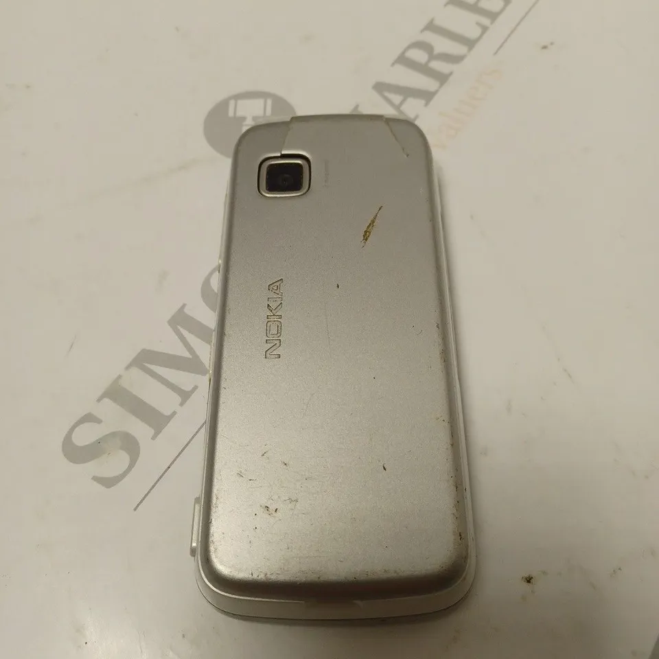 NOKIA MOBILE PHONE IN SILVER