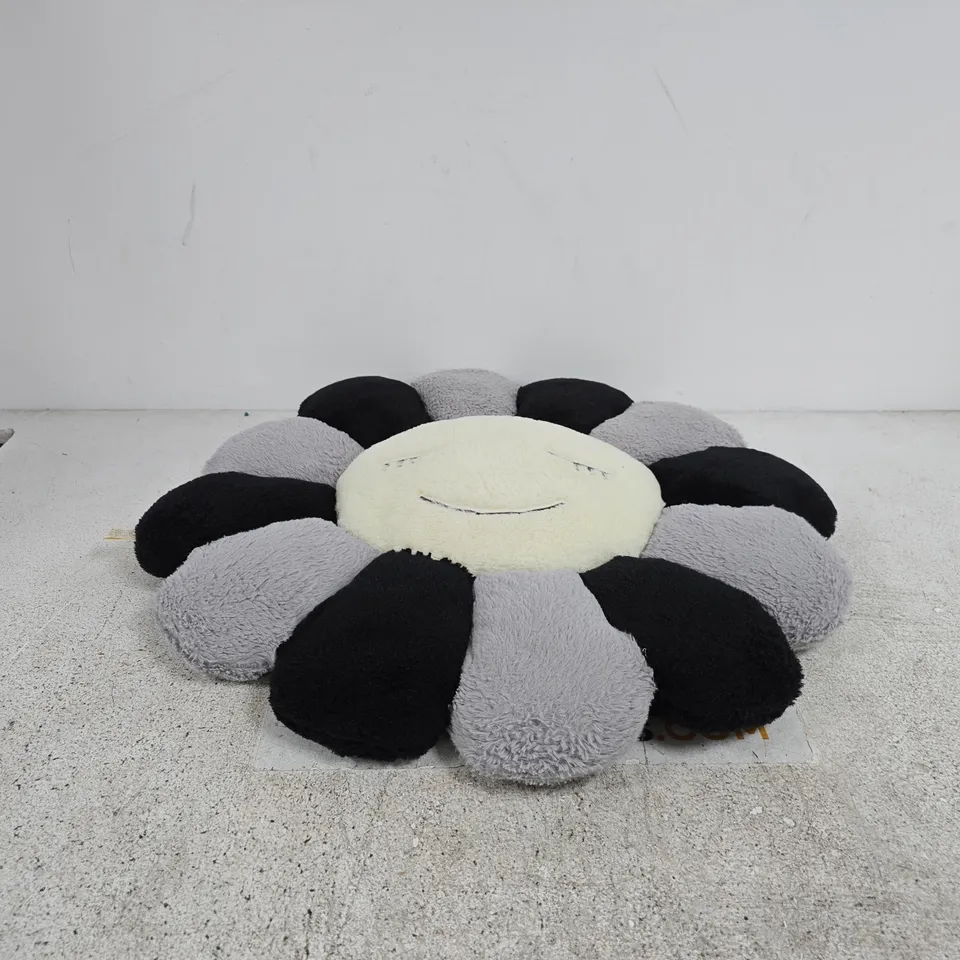 TAKASHI MURAKAMI STYLE FLOWER PLUSH PILLOW