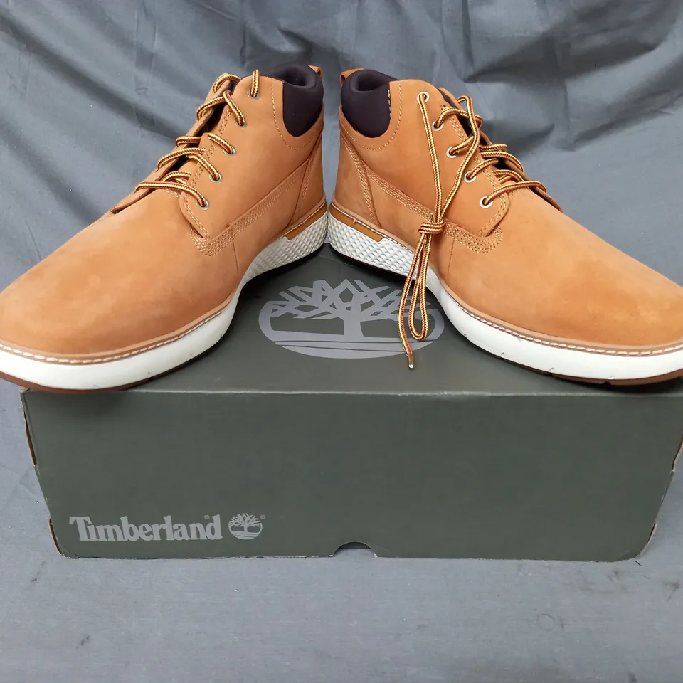 BOXED PAIR OF TIMBERLAND SHOES IN CAMEL UK SIZE 9.5