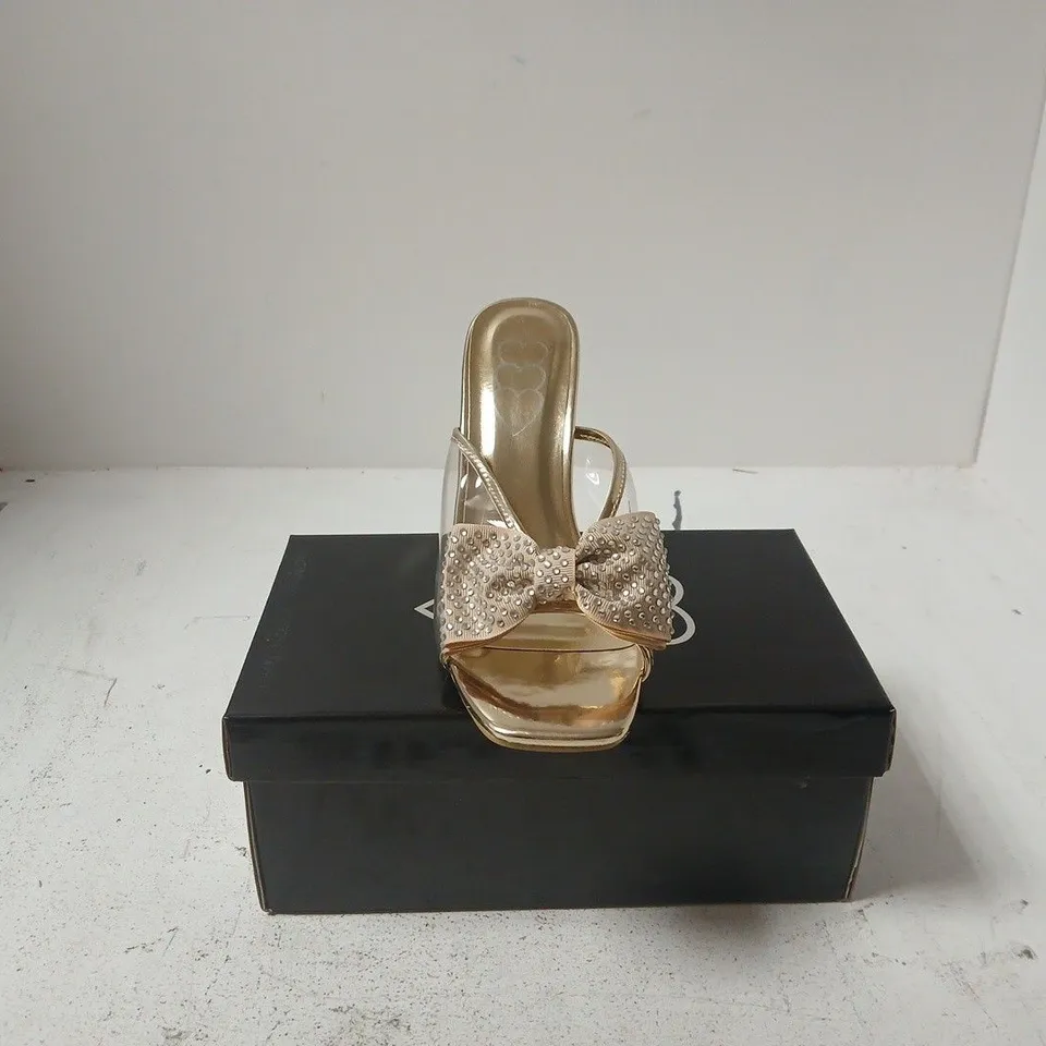 GOLD BOW-DETAIL SANDALS WITH BLOCK HEEL UK 7